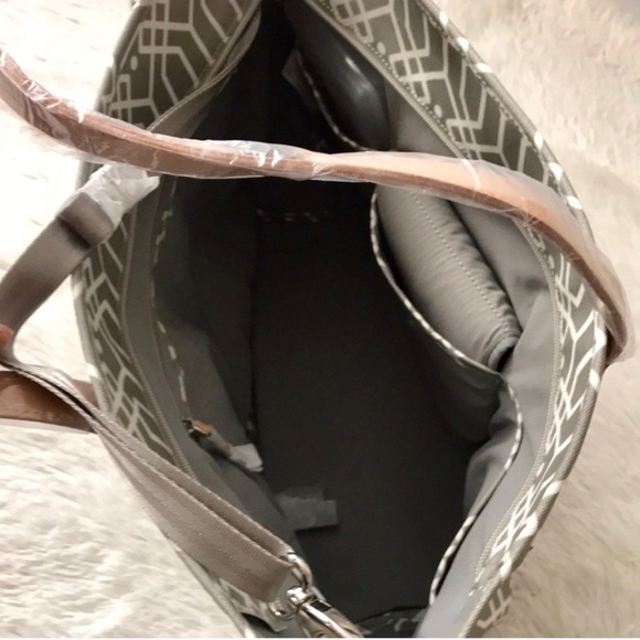 Petunia Pickle Bottom Tote Diaper Bag - Picture 4 of 6